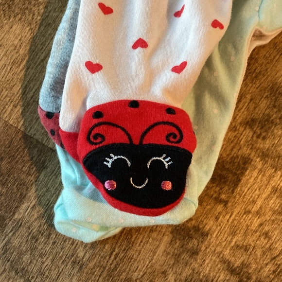 NEW Lady Bug 3 Pack Footed Baby Onesies 3 Months - Picture 7 of 11
